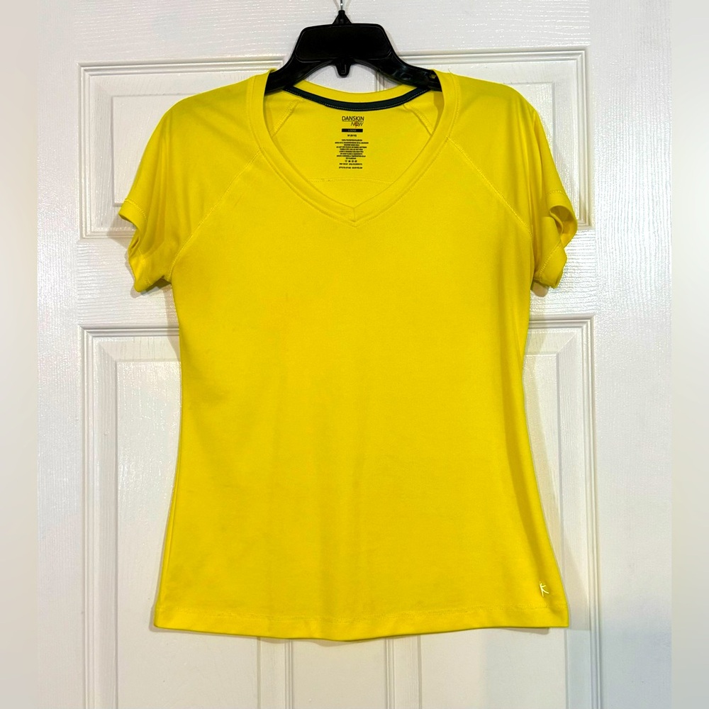 Danskin Now Activewear Top Womens Med Yellow Loose Fit Short Sleeve V